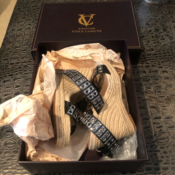 NEW!! Vince Camuto Signature Dacia Wedge Heels!! - Picture 10 of 10